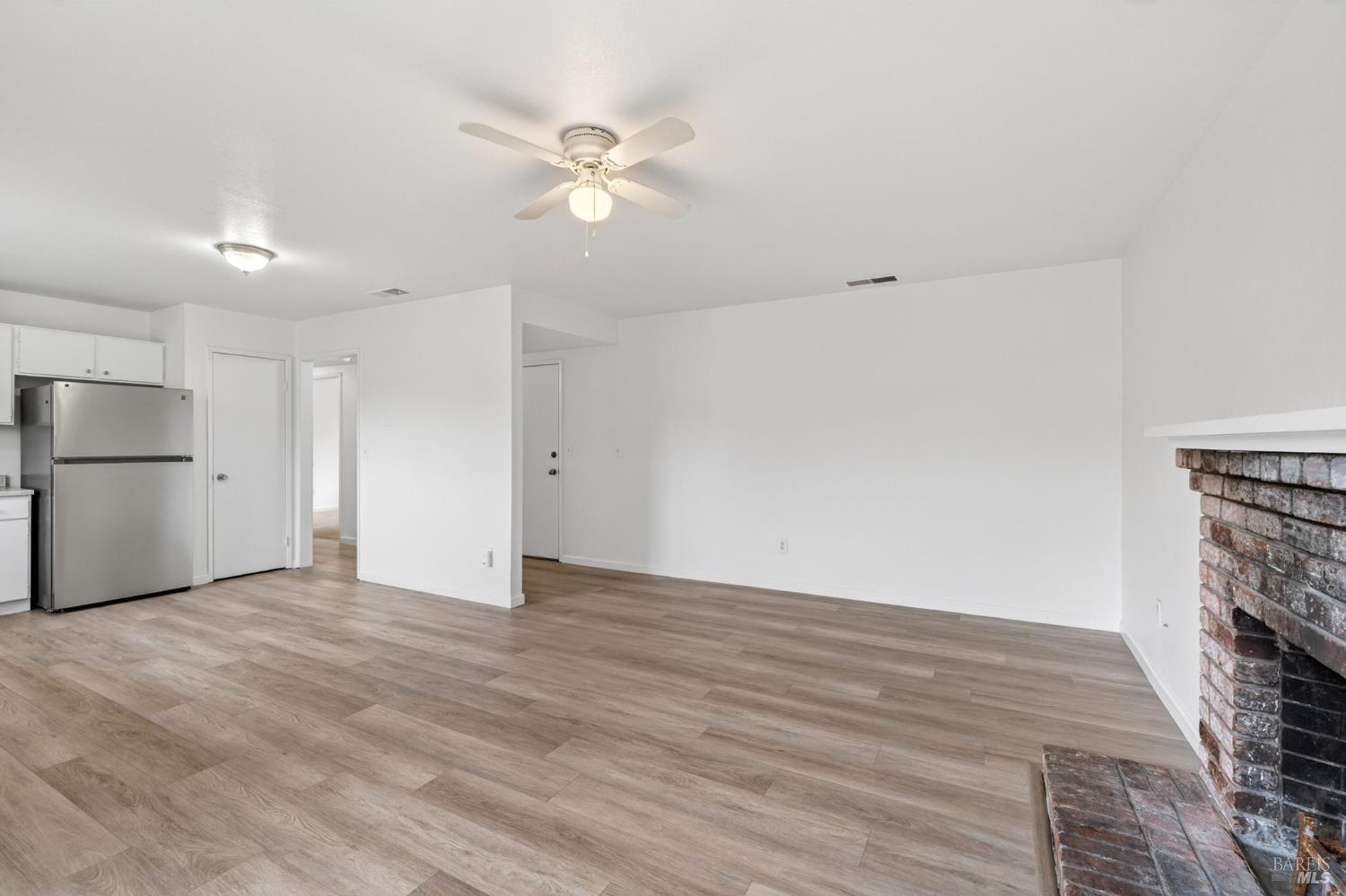 281 Meadowood Lane