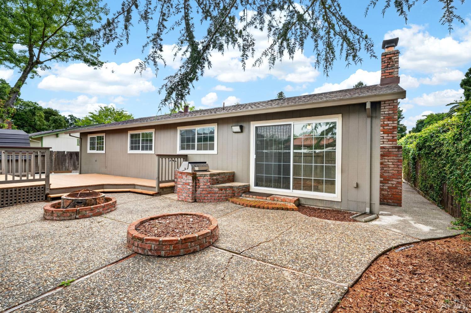 281 Meadowood Lane