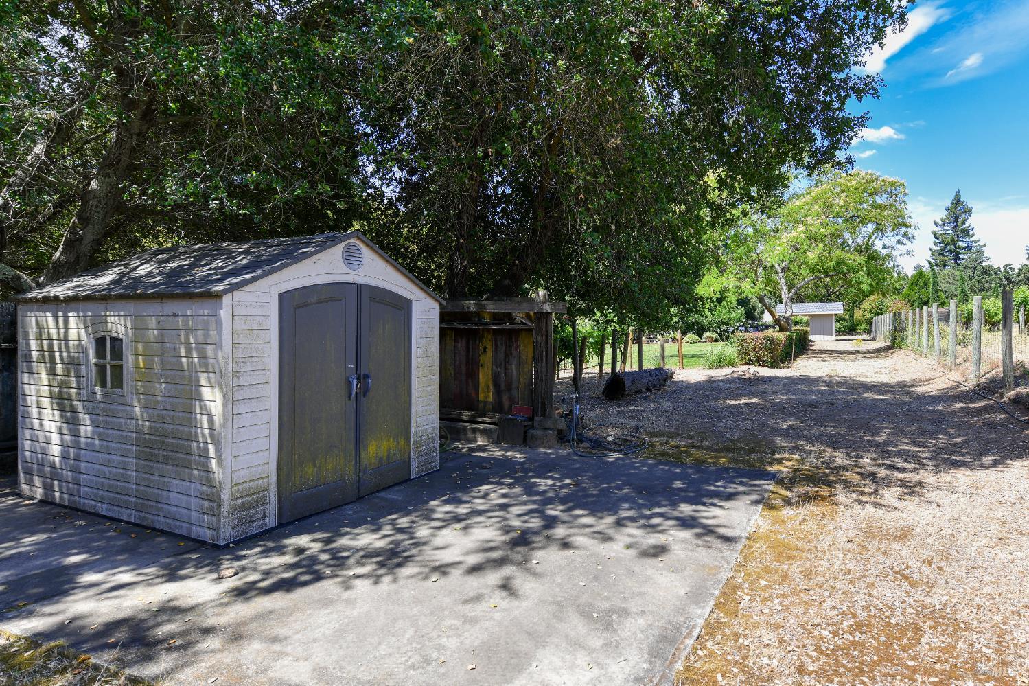 1030 La Grande Avenue