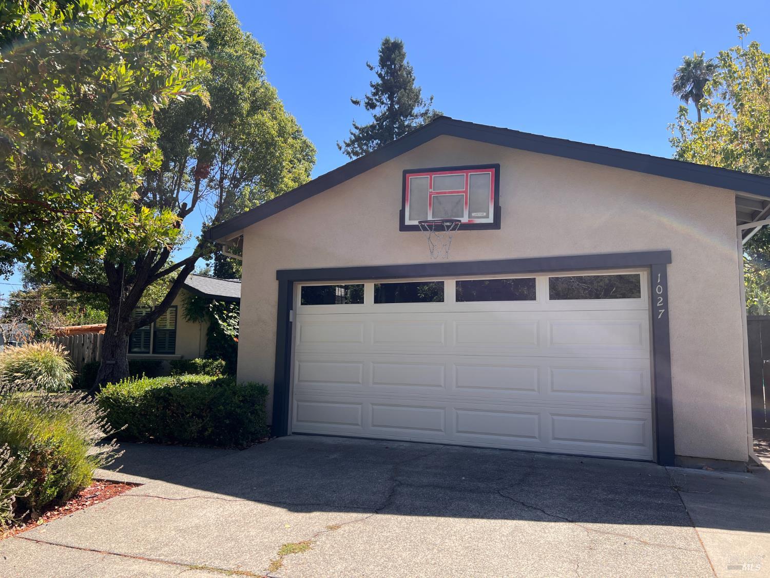 1027 Vassar Drive