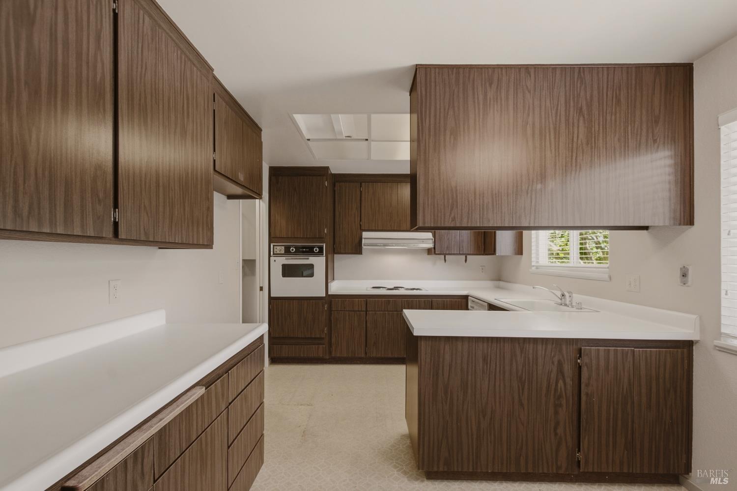 3565 Meadowbrook Drive