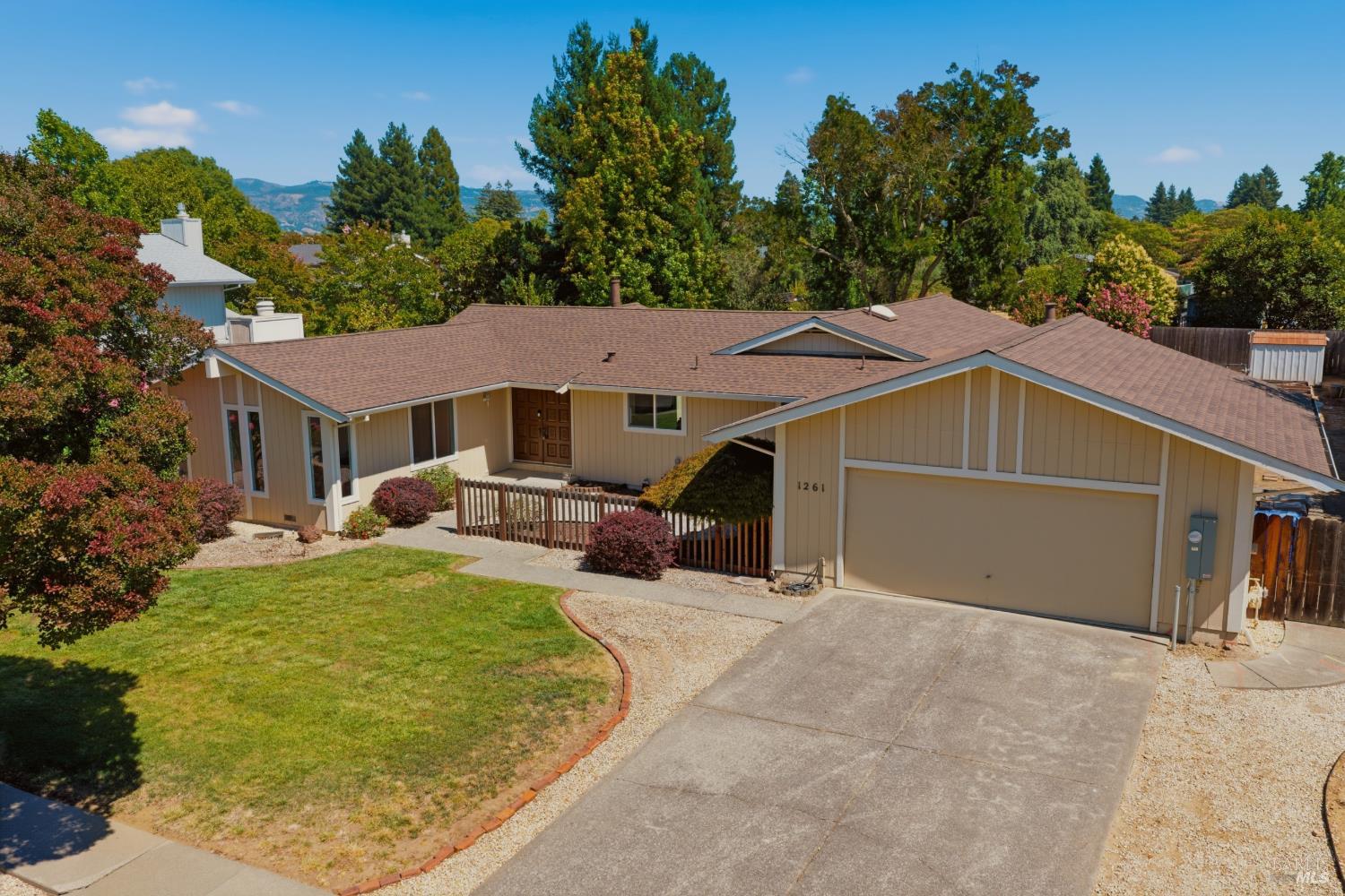 1261 Sweetbriar Drive