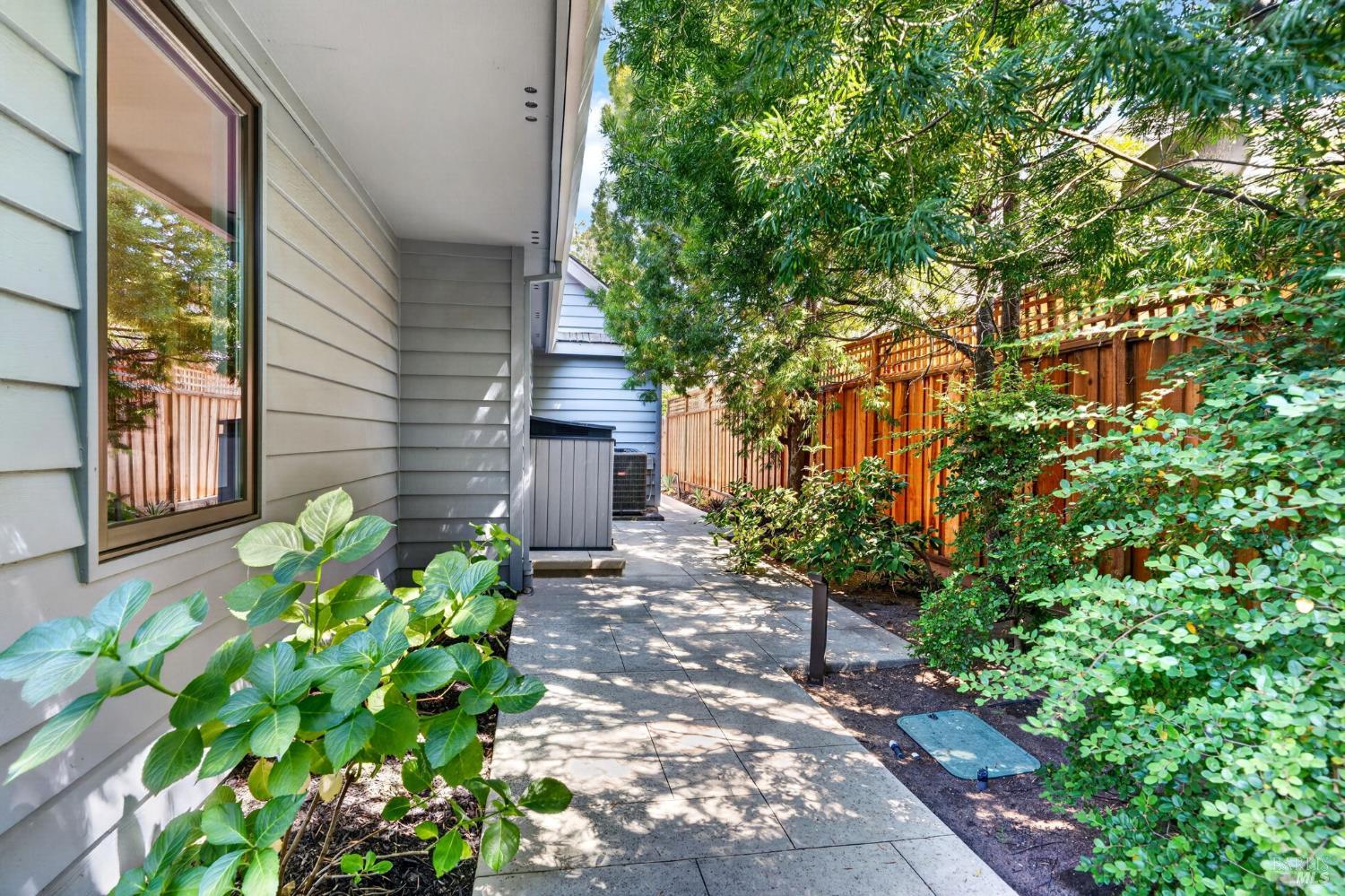 1926 Oak Circle
