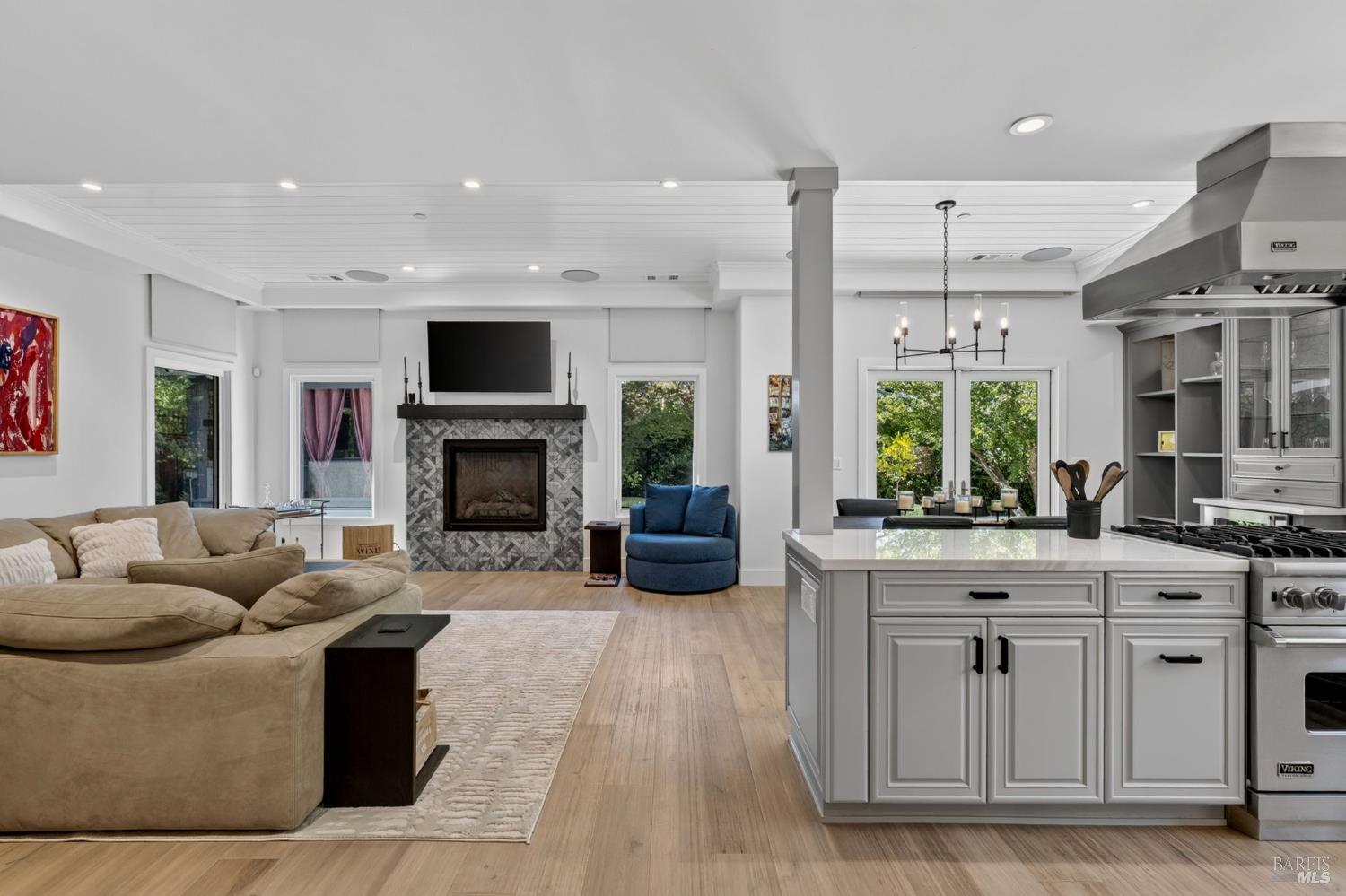 1926 Oak Circle