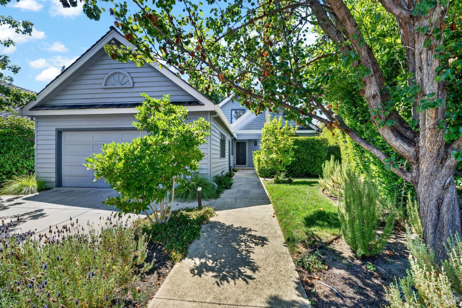 1926 Oak Circle