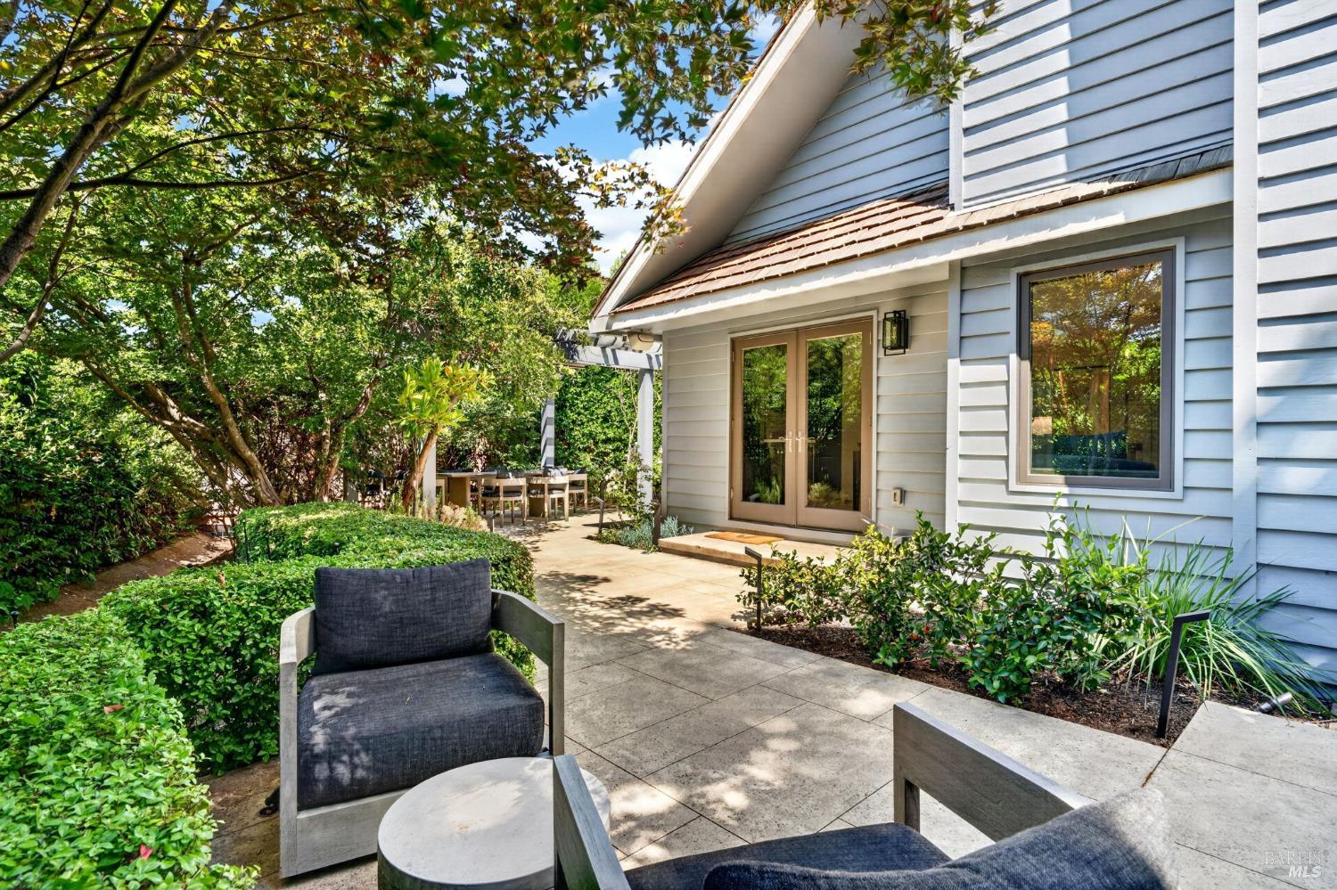 1926 Oak Circle