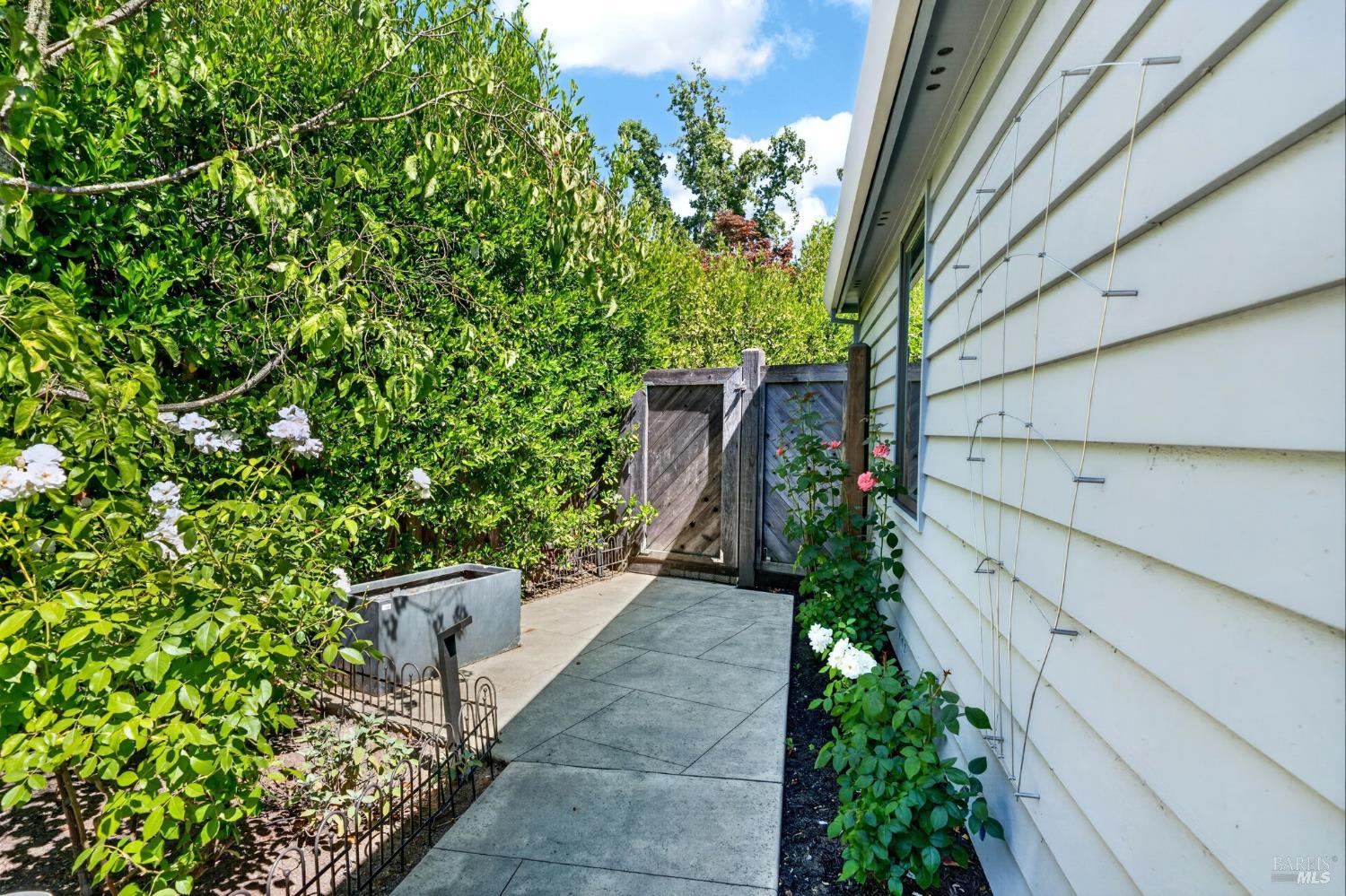 1926 Oak Circle