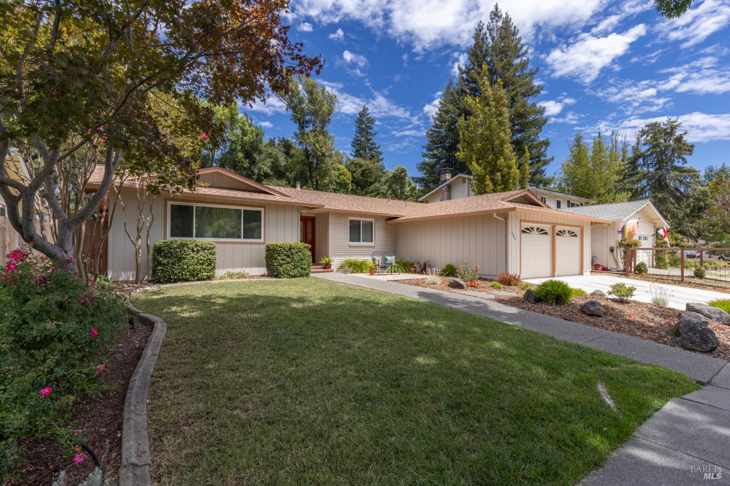 2642 W Pueblo Avenue