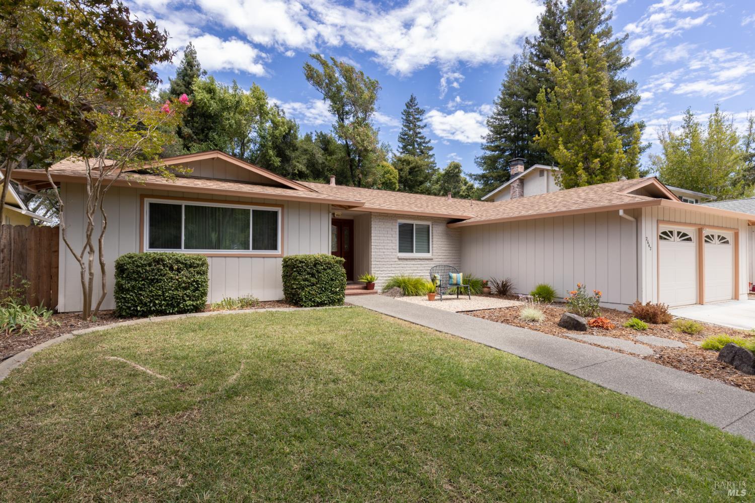 2642 W Pueblo Avenue