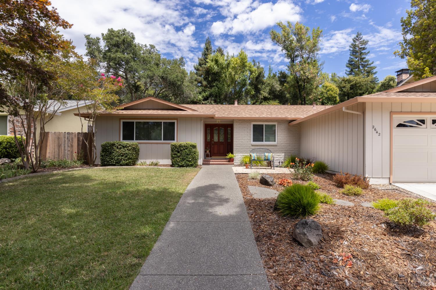 2642 W Pueblo Avenue