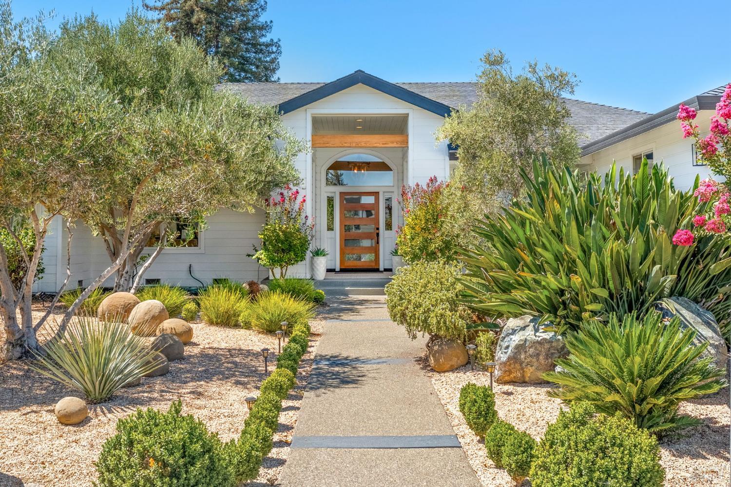 1586 Arrowhead Drive