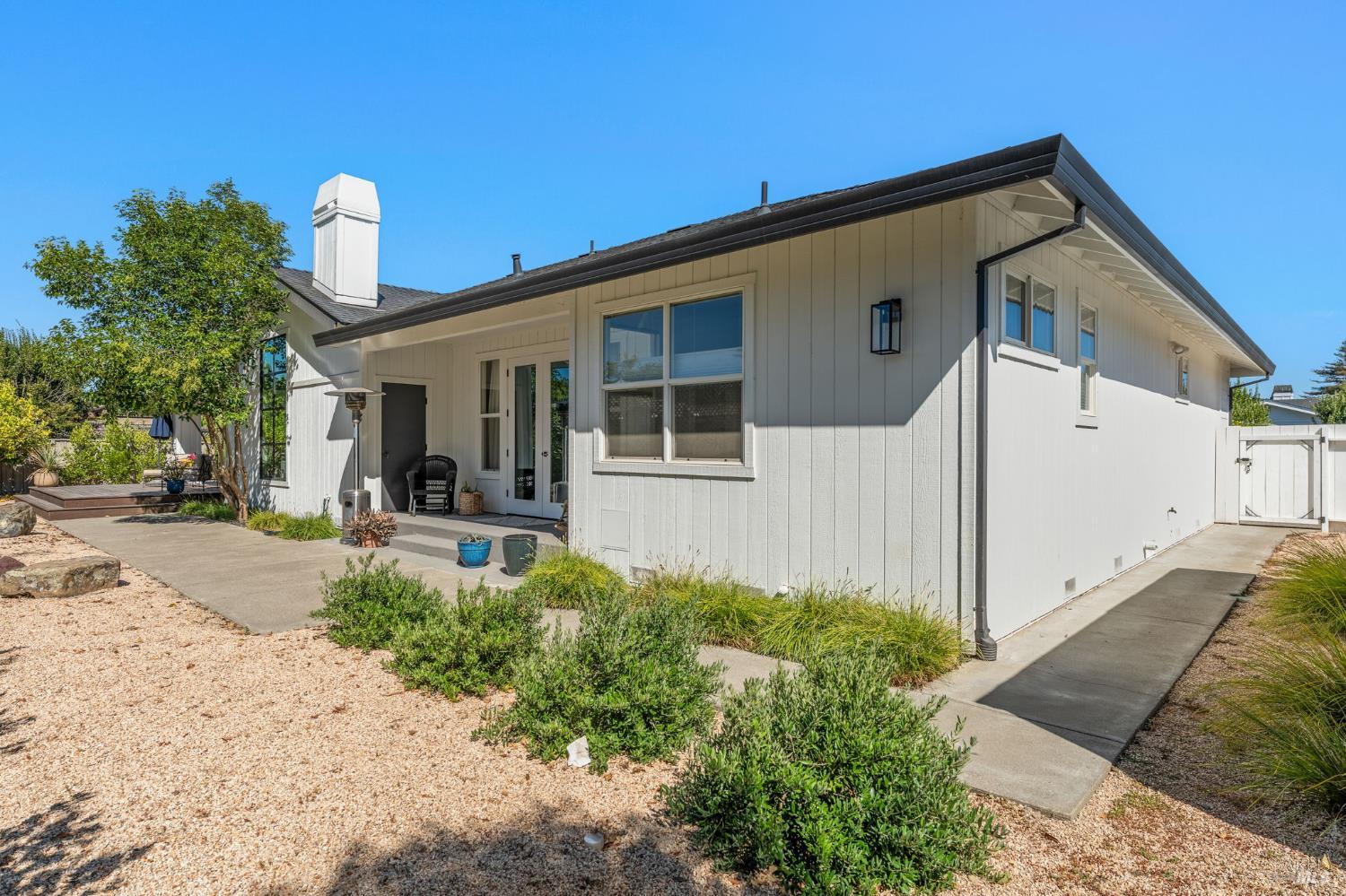 1586 Arrowhead Drive