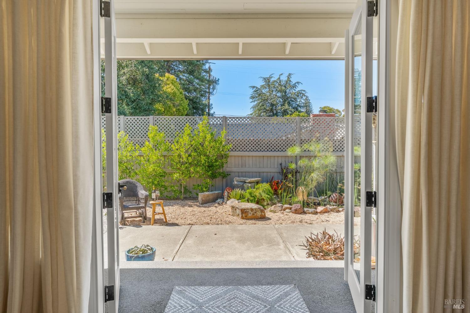 1586 Arrowhead Drive