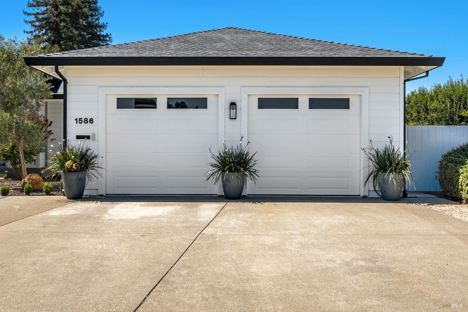1586 Arrowhead Drive