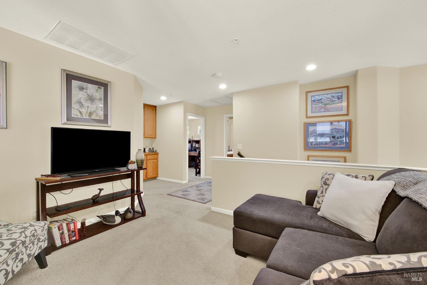 41 N Newport Drive