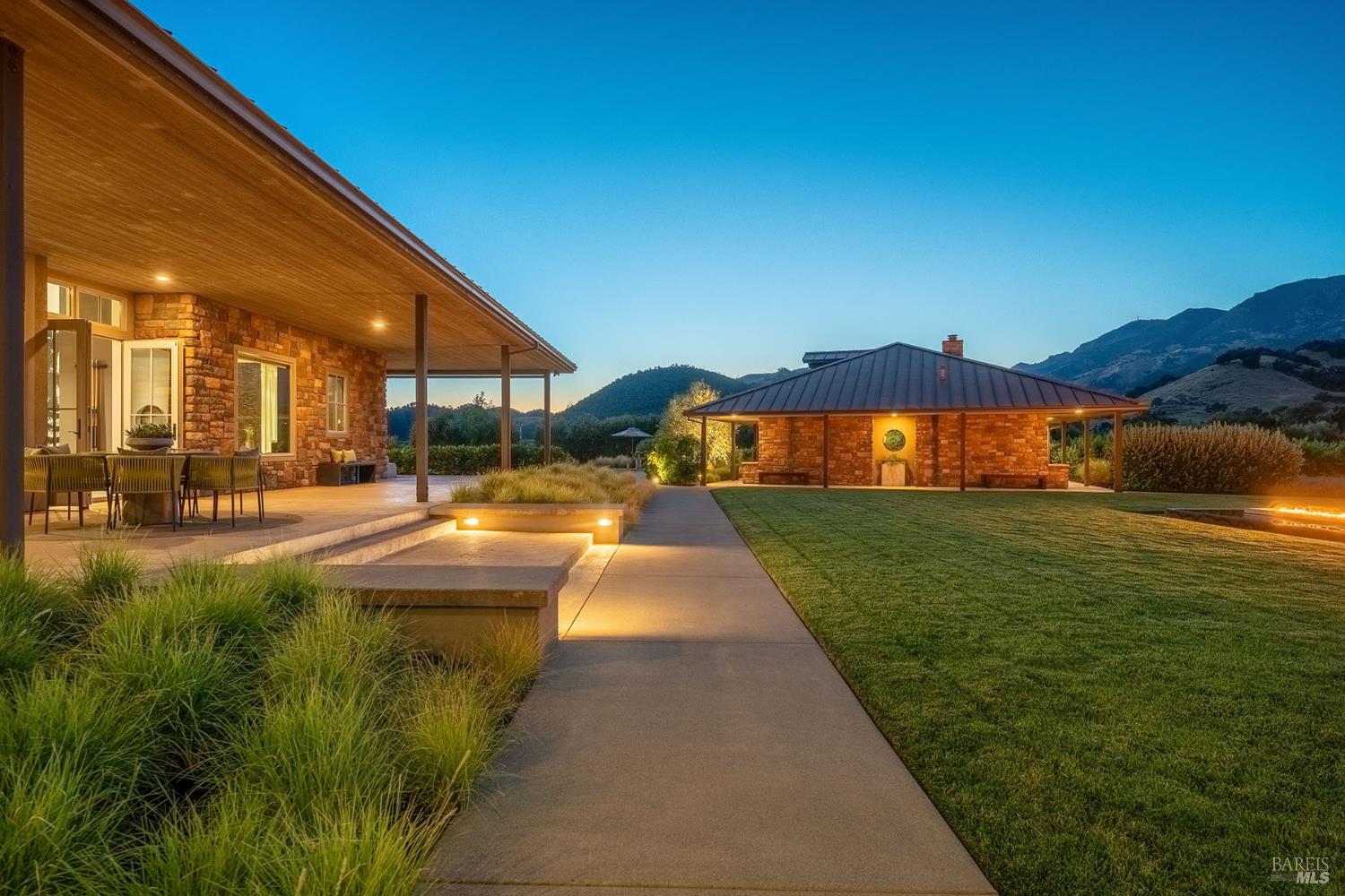 3196 Bennett Lane