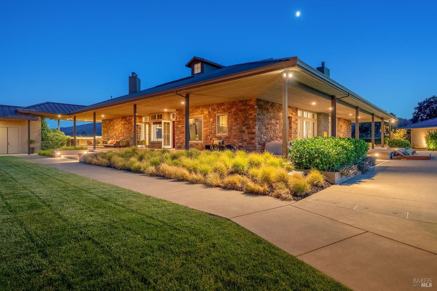 3196 Bennett Lane