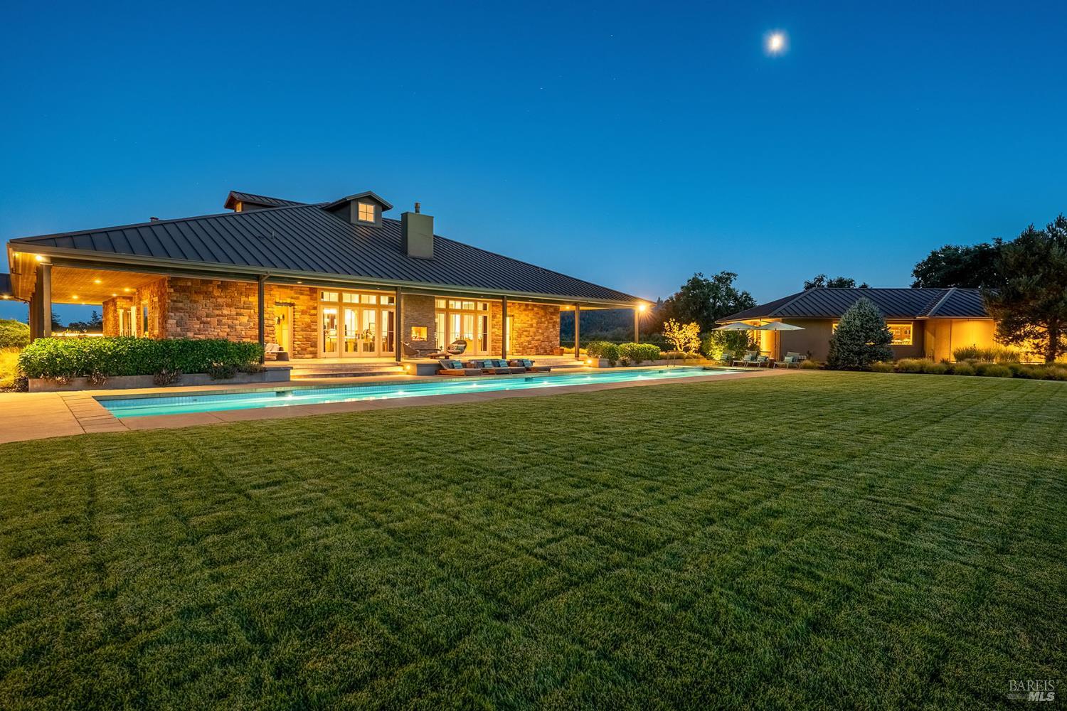 3196 Bennett Lane