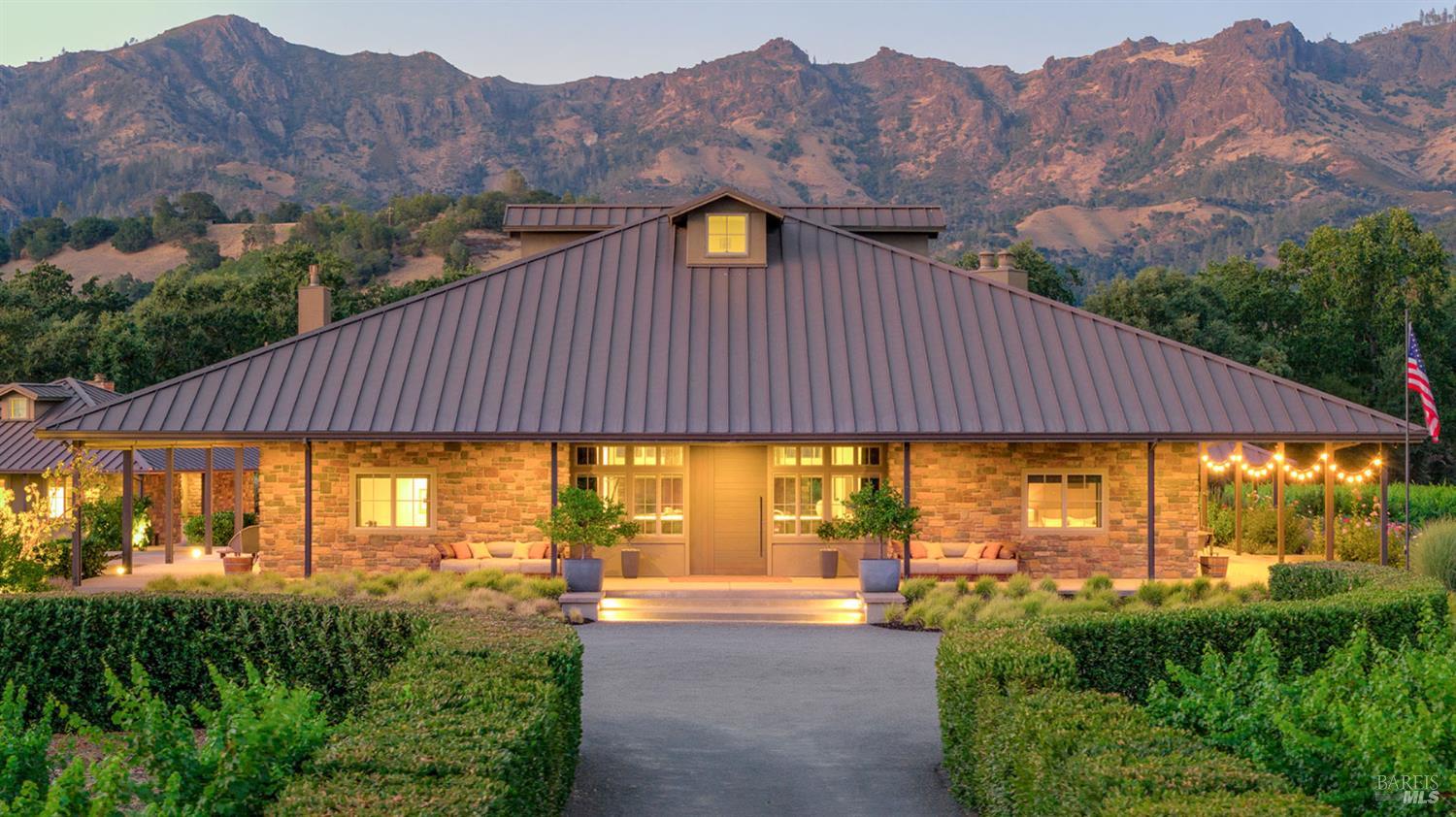 3196 Bennett Lane