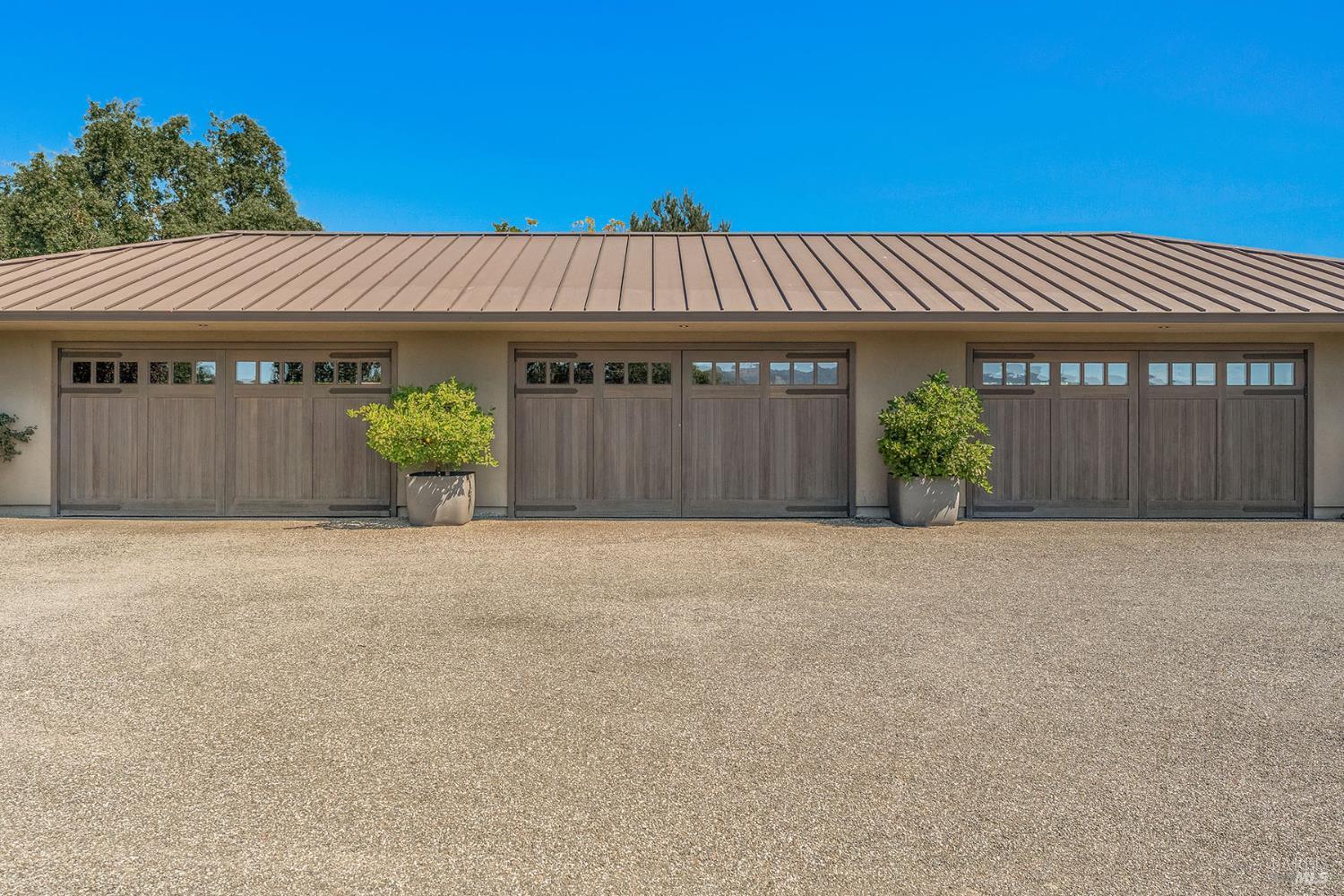 3196 Bennett Lane
