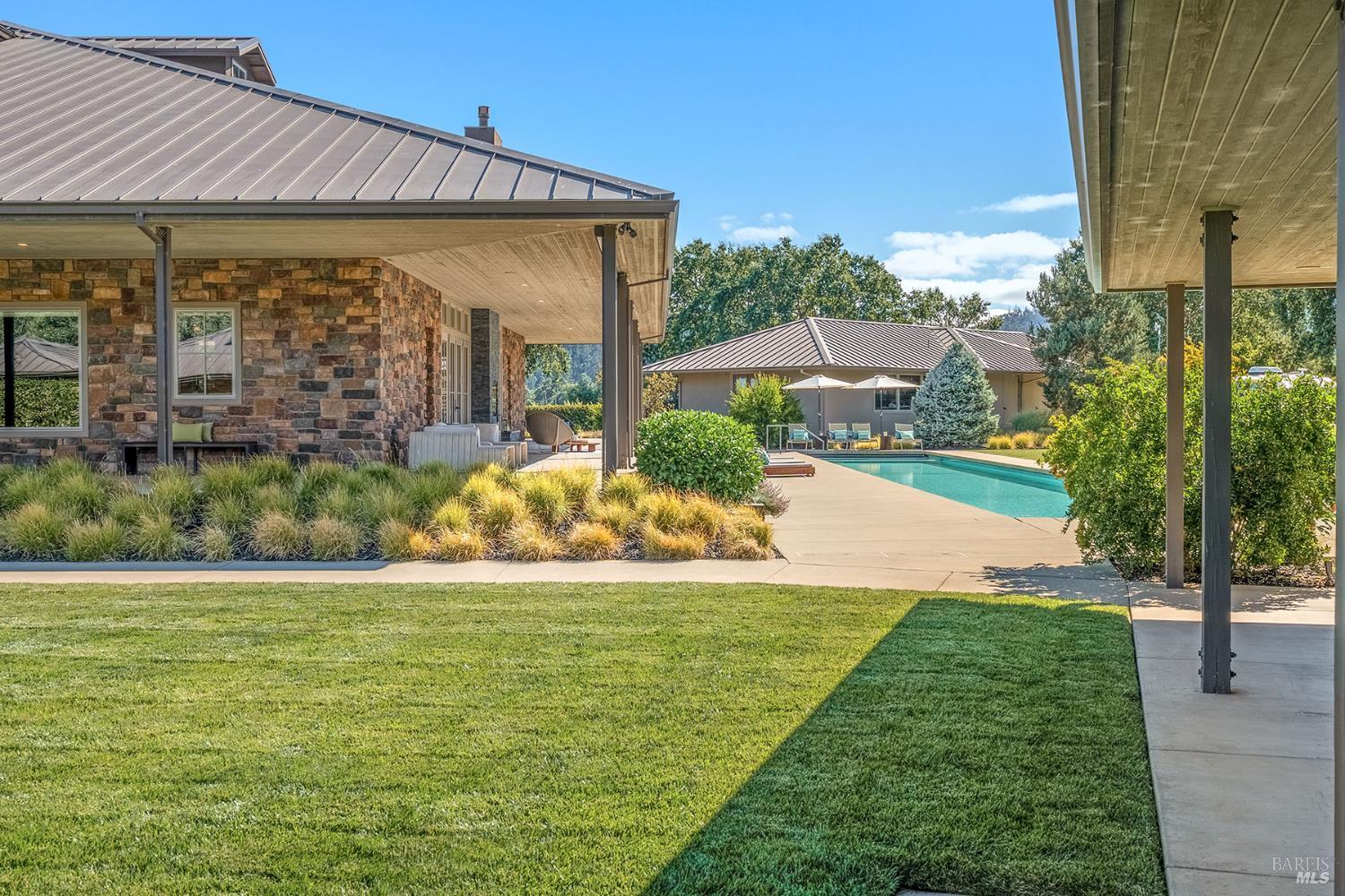 3196 Bennett Lane