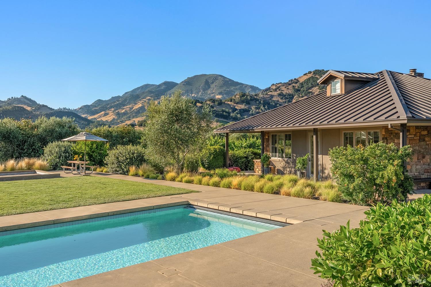 3196 Bennett Lane