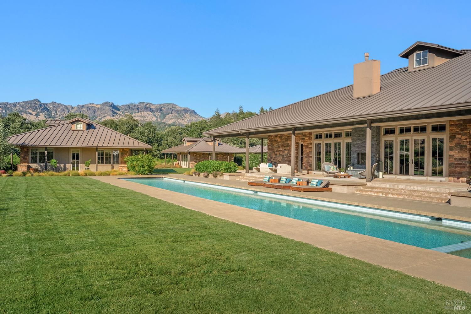 3196 Bennett Lane
