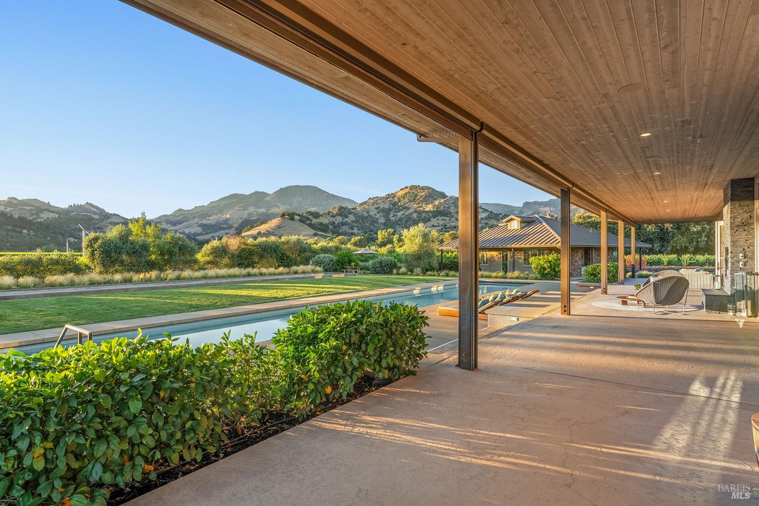 3196 Bennett Lane
