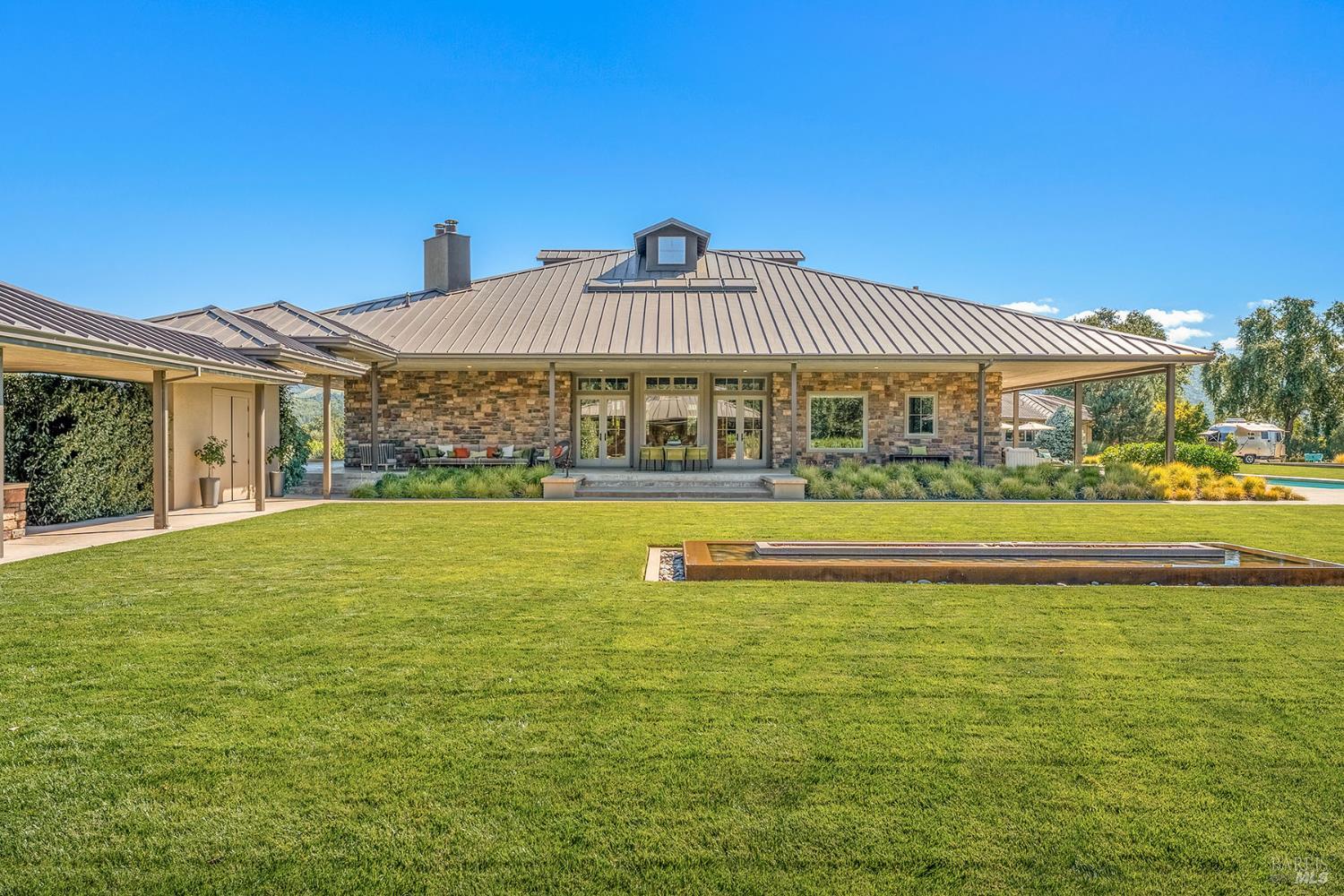 3196 Bennett Lane