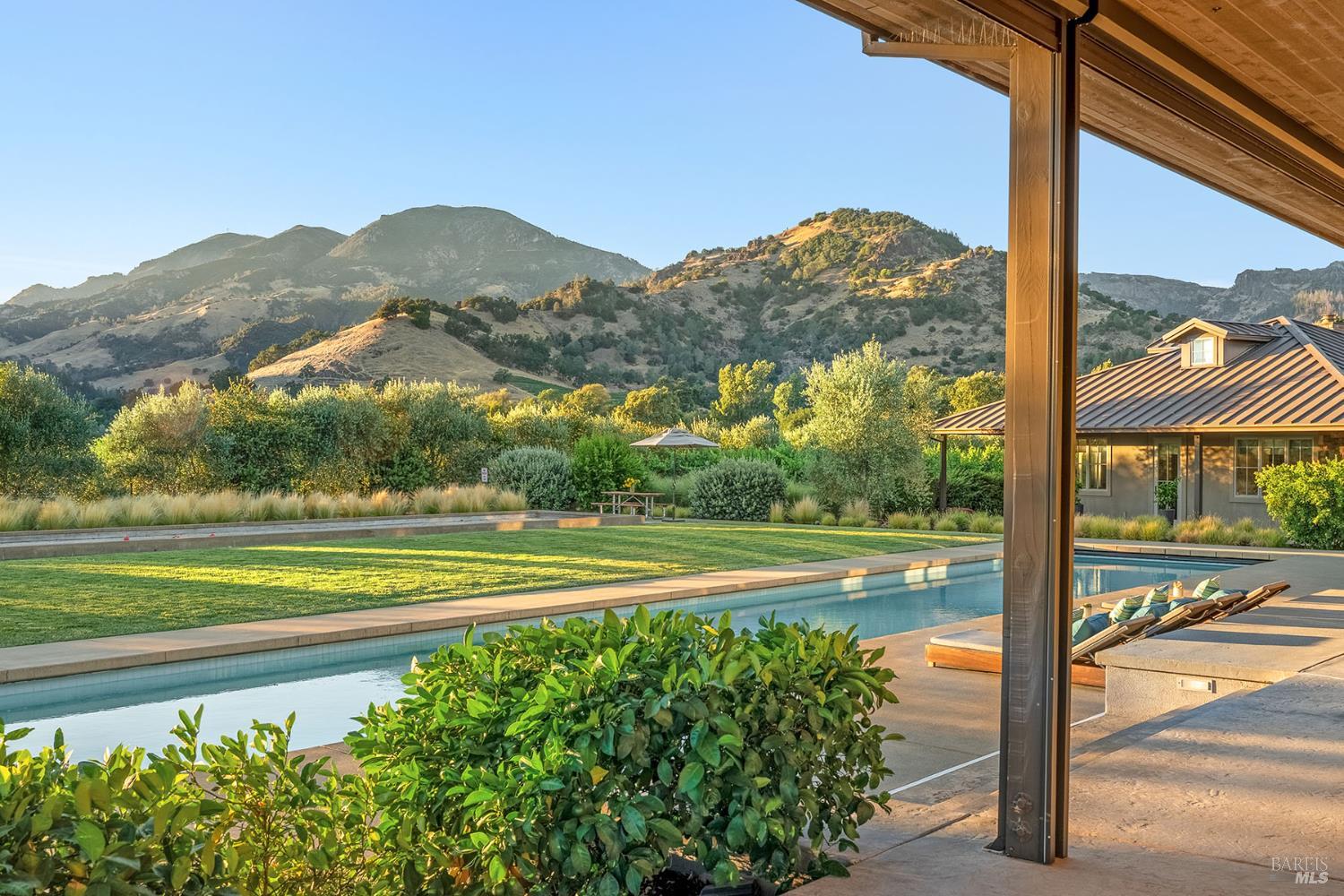3196 Bennett Lane