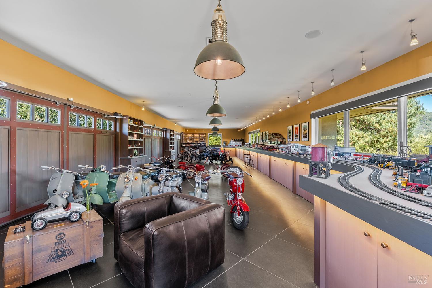 3196 Bennett Lane