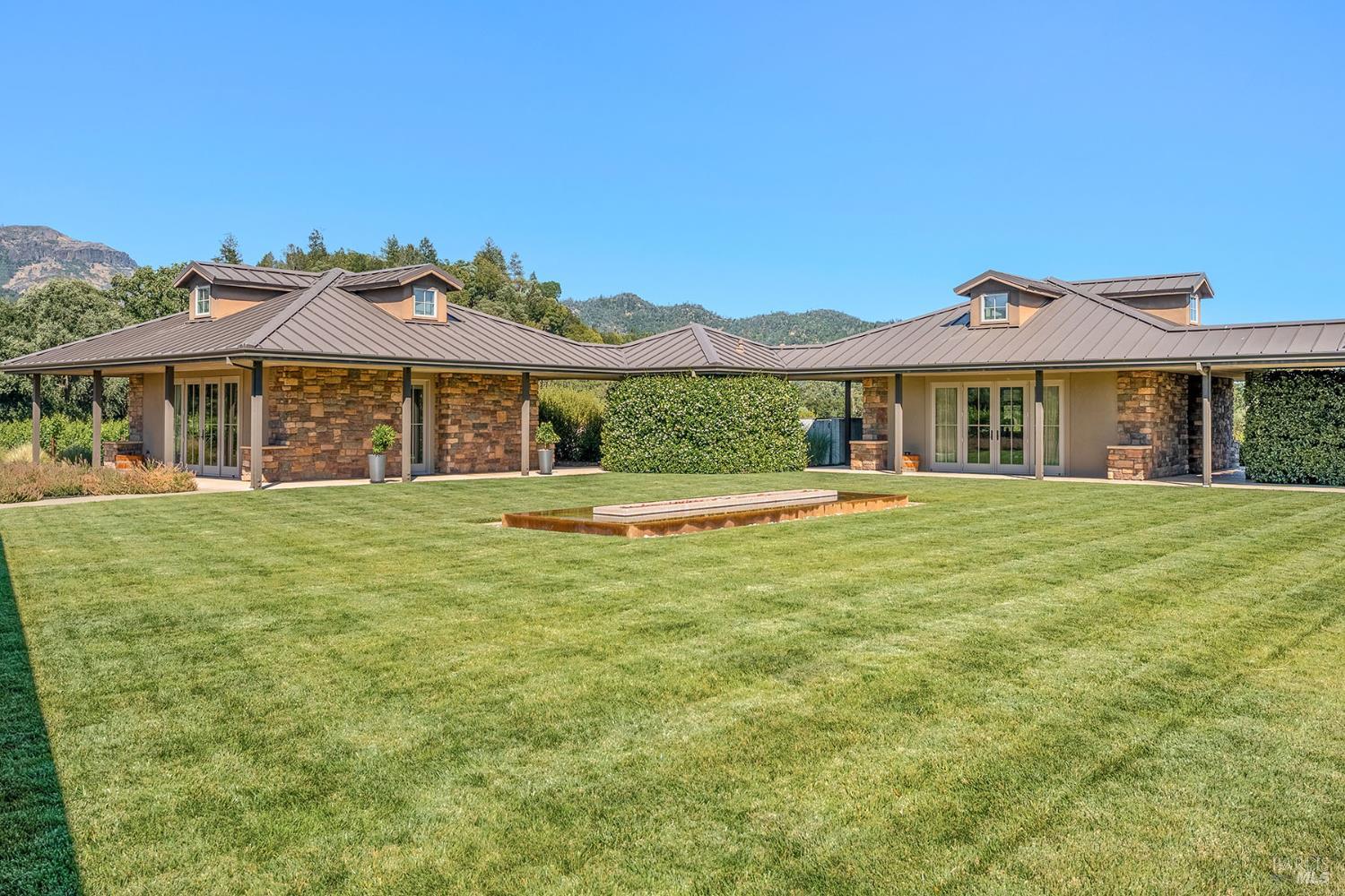 3196 Bennett Lane