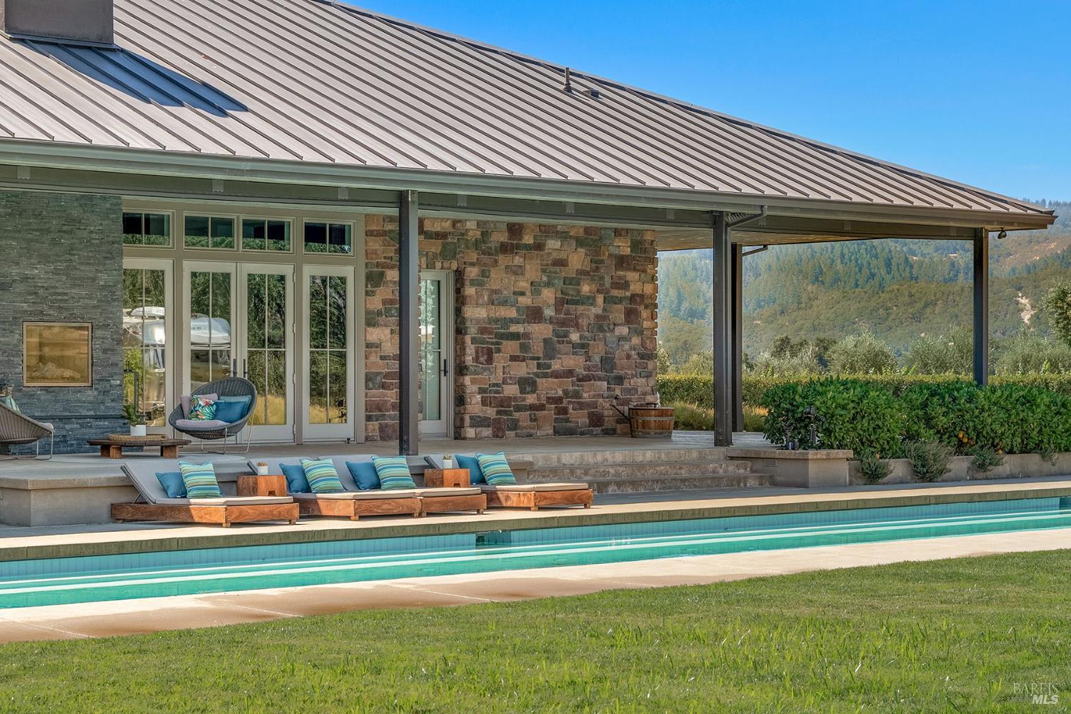 3196 Bennett Lane