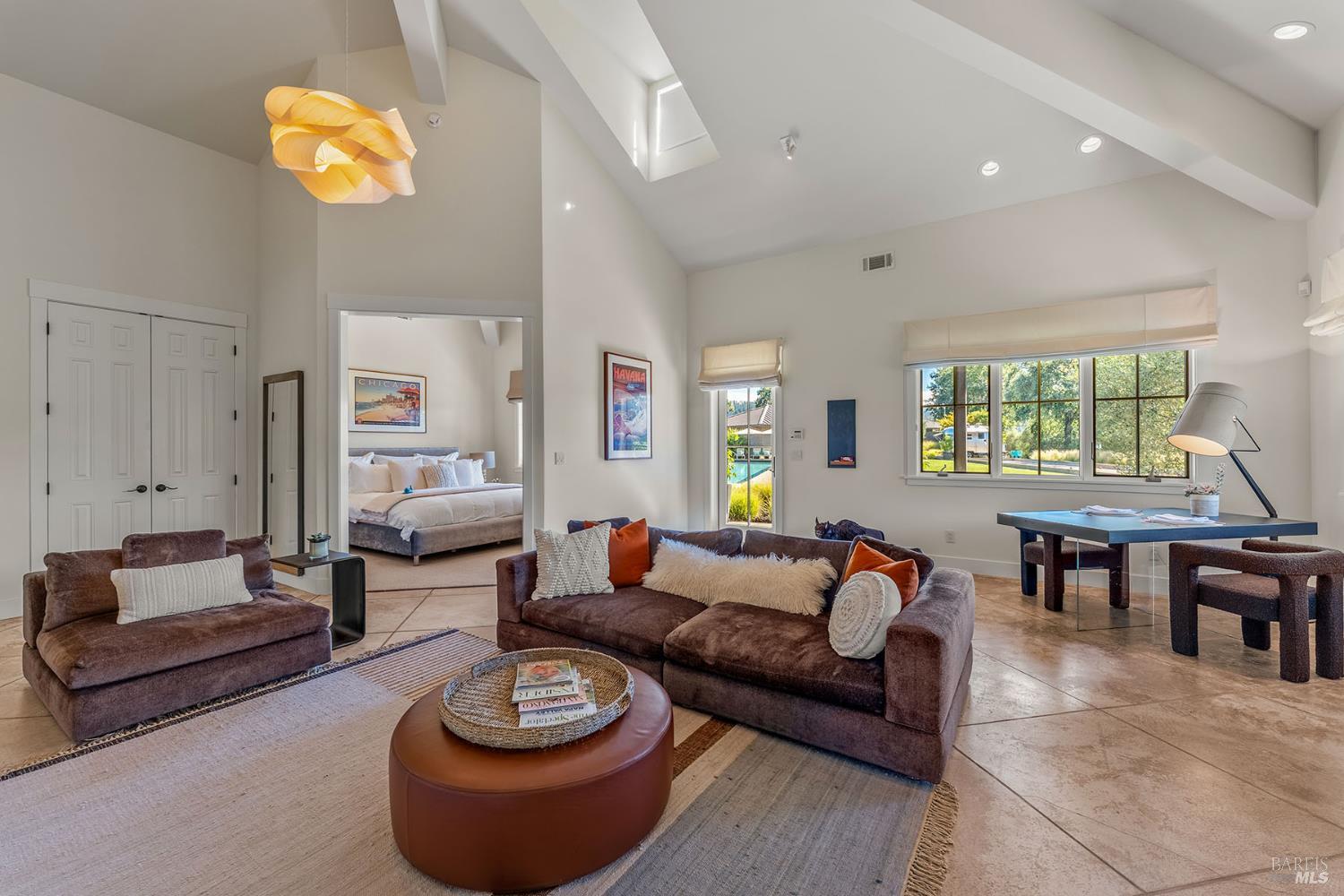 3196 Bennett Lane