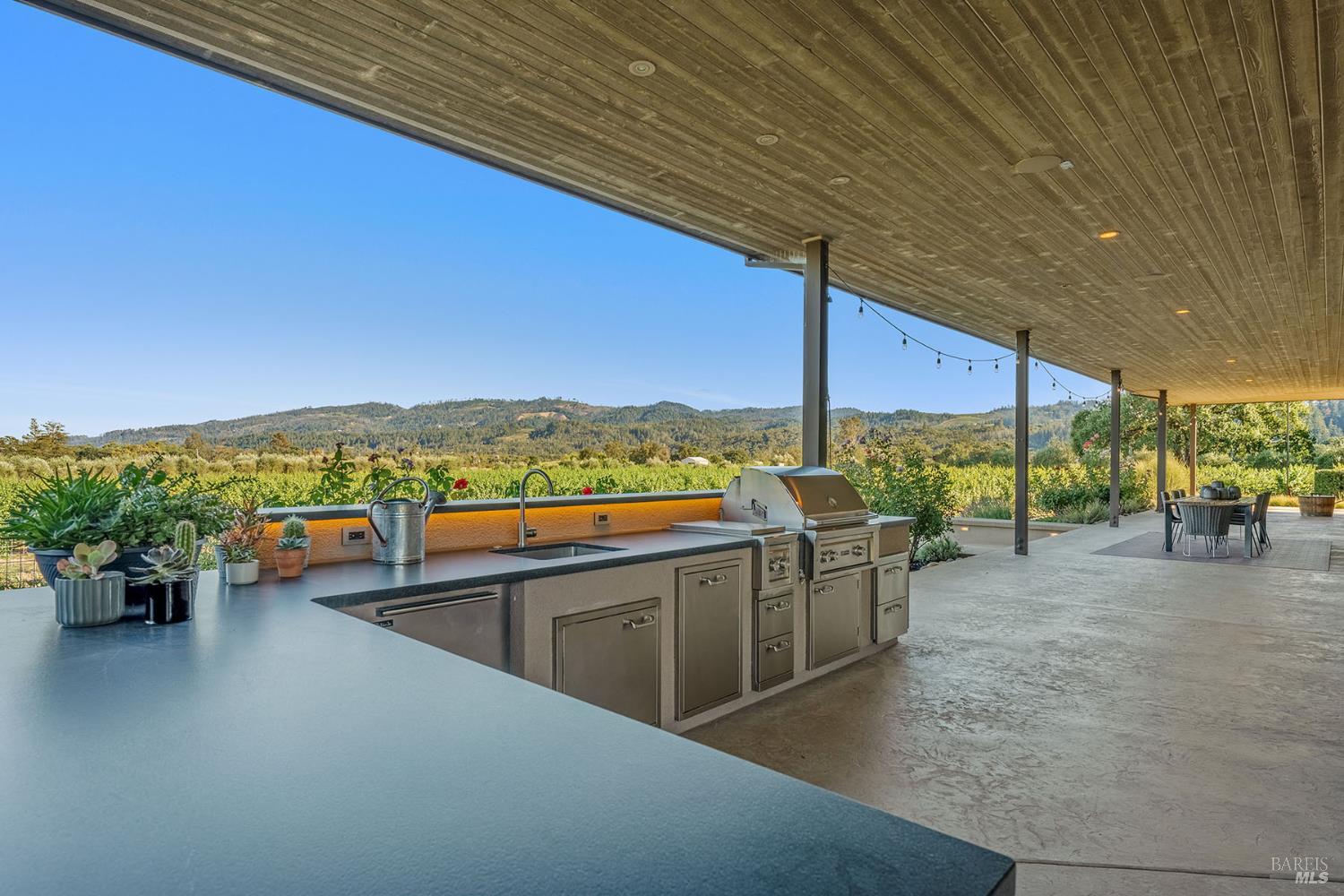 3196 Bennett Lane