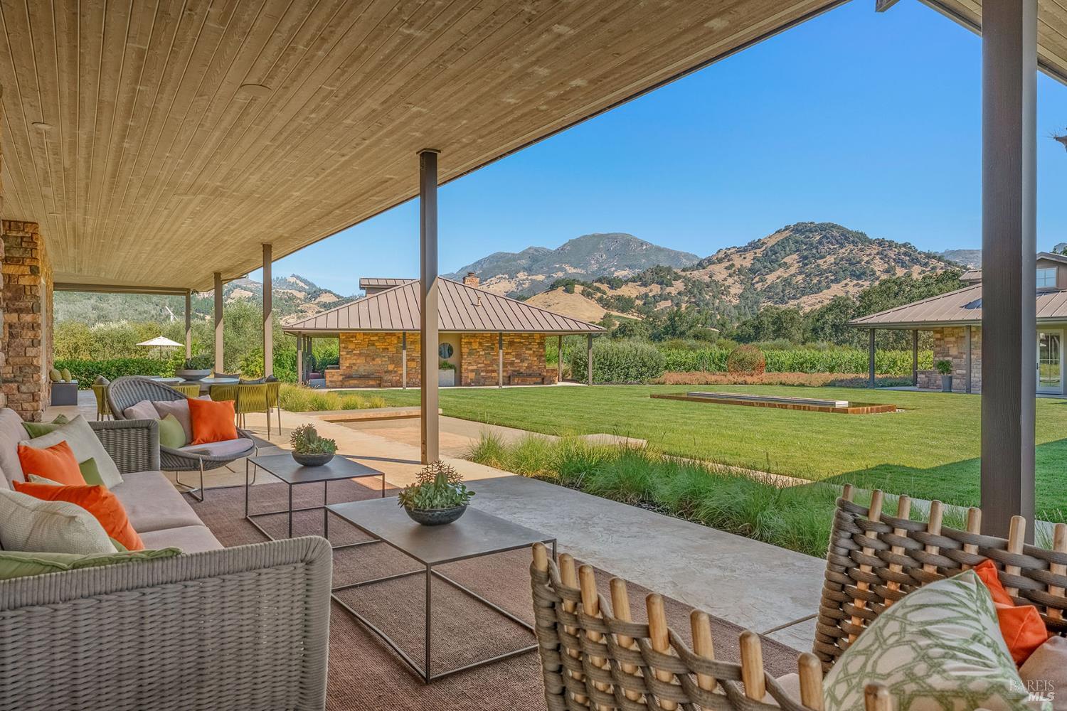 3196 Bennett Lane