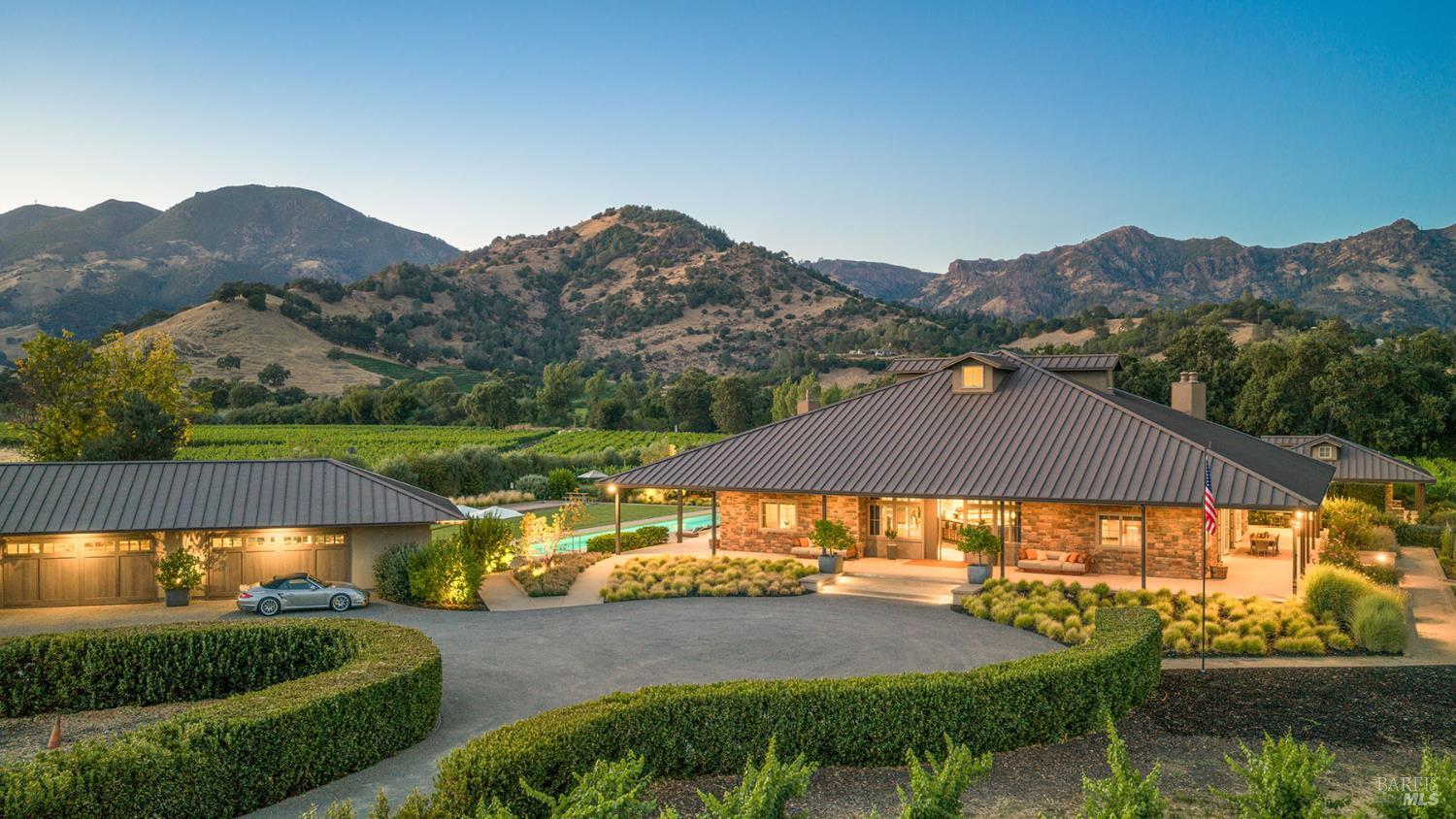 3196 Bennett Lane