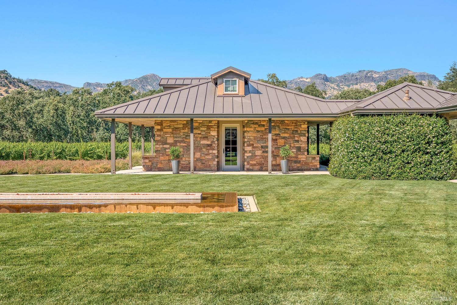 3196 Bennett Lane