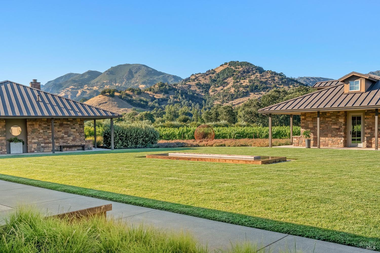 3196 Bennett Lane