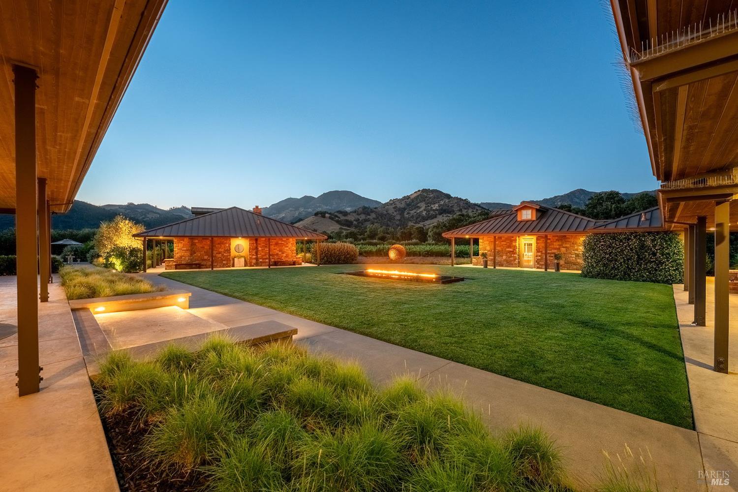 3196 Bennett Lane