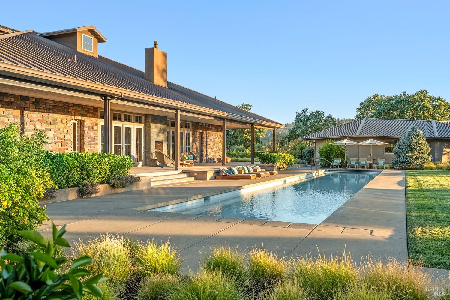 3196 Bennett Lane