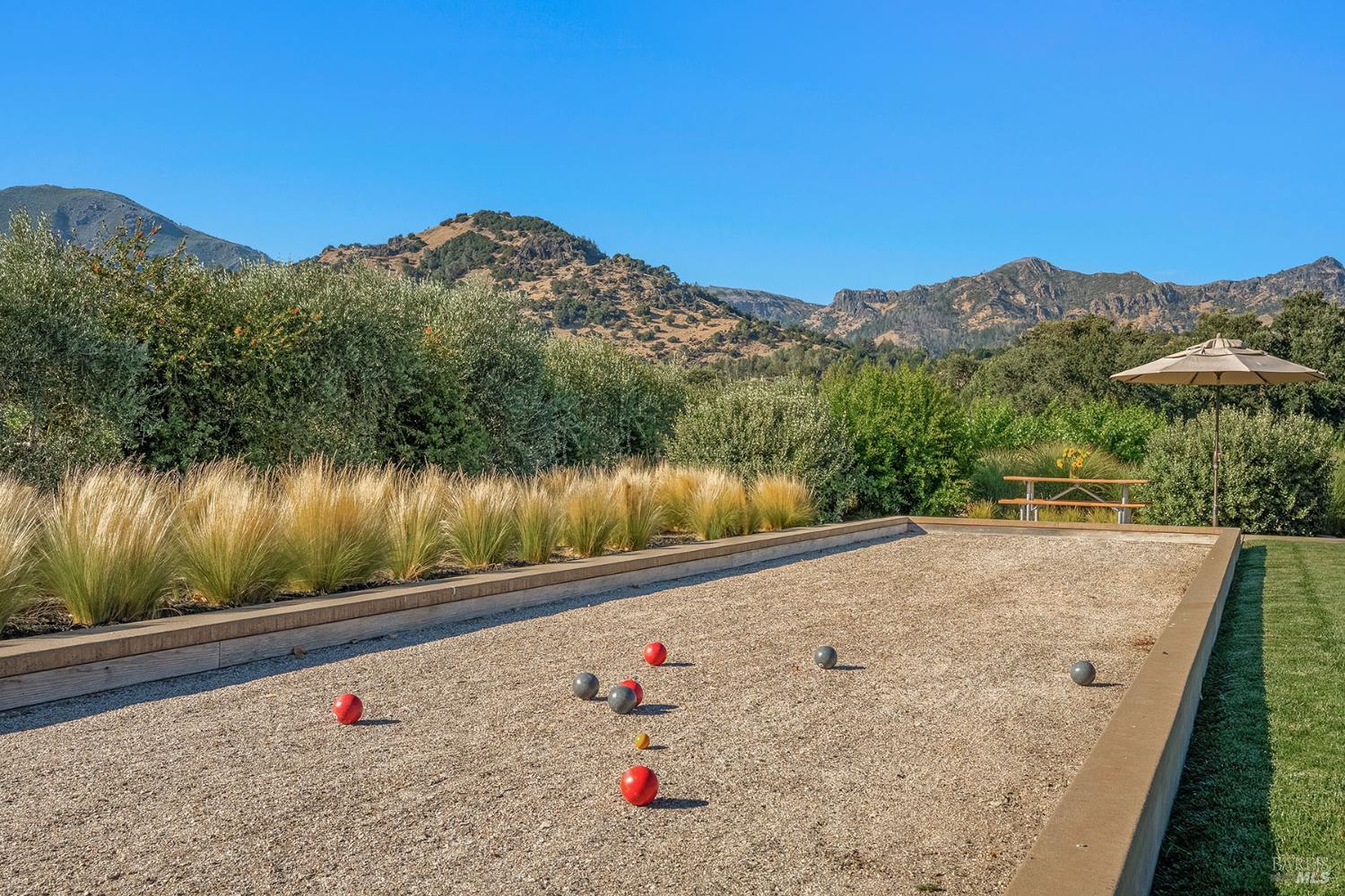 3196 Bennett Lane