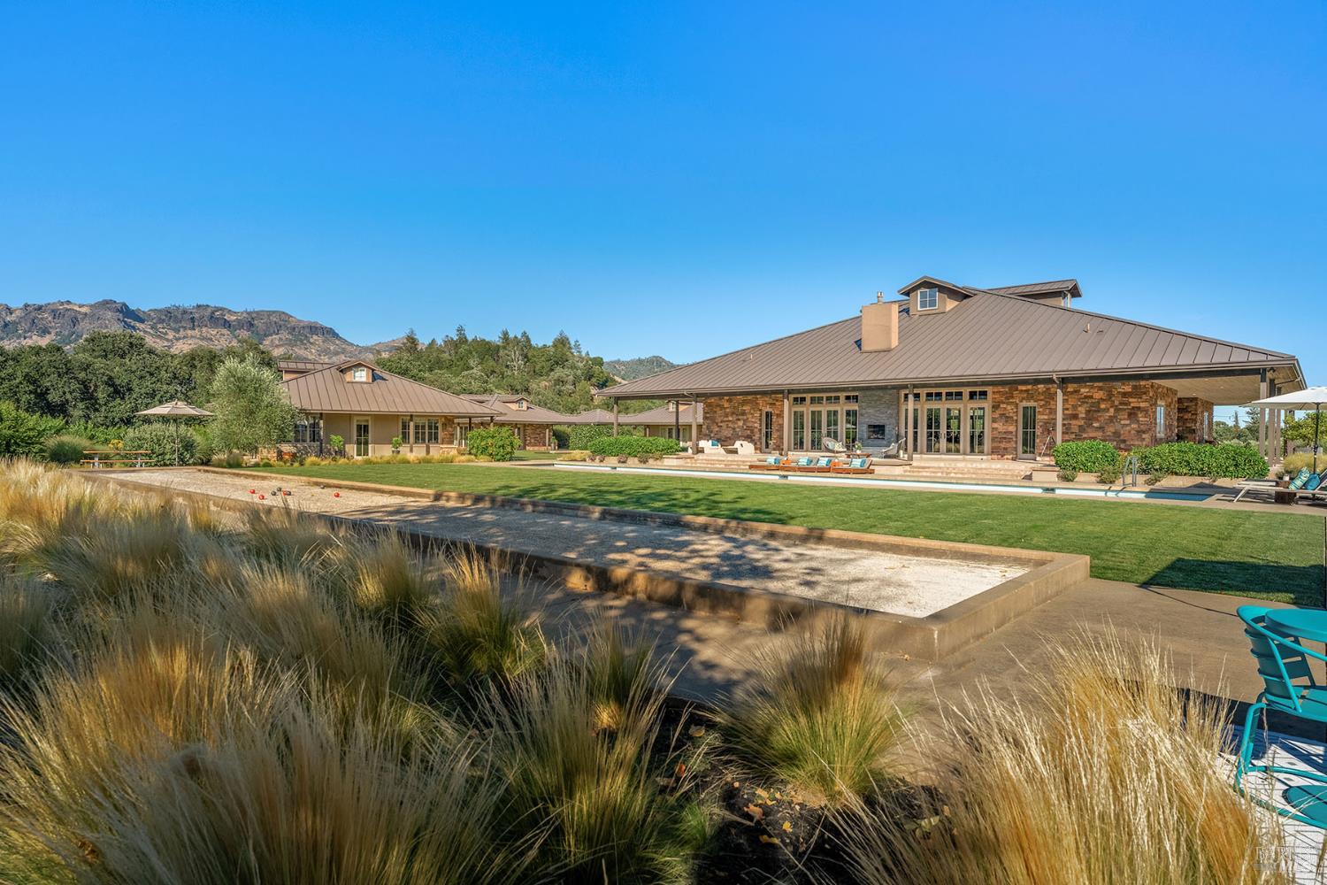 3196 Bennett Lane