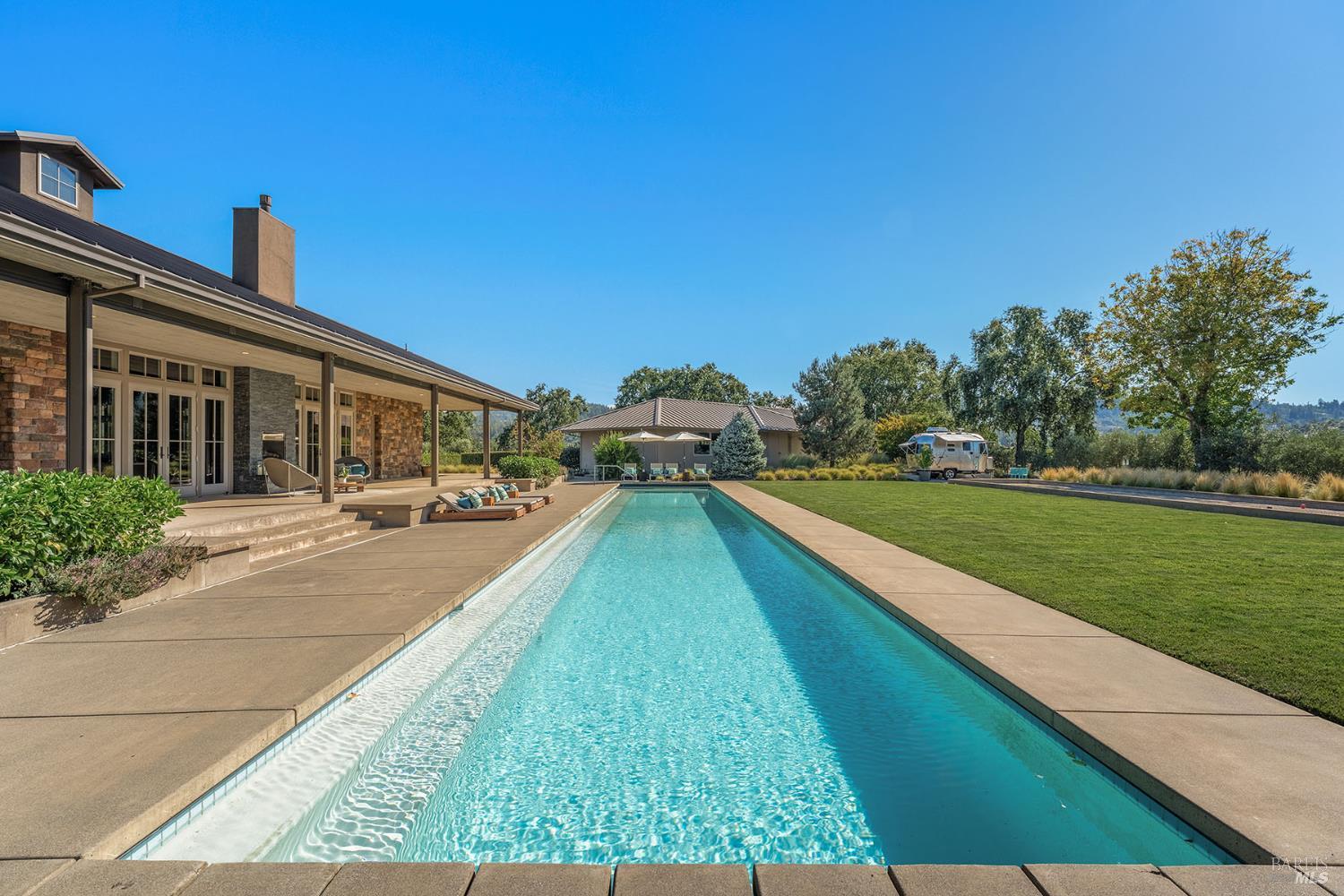 3196 Bennett Lane