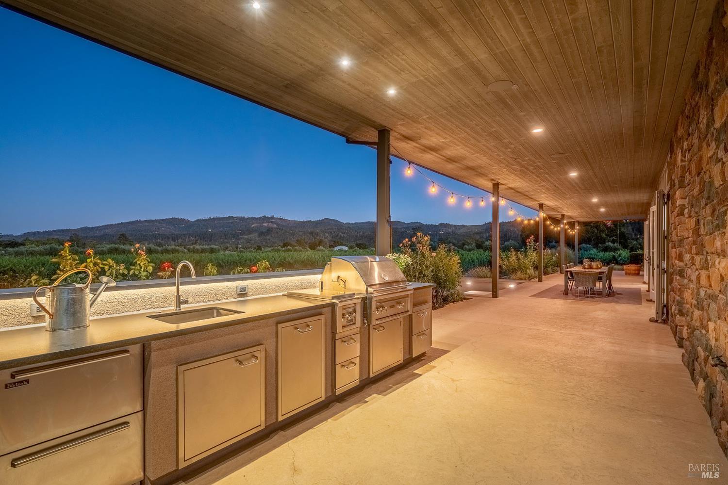 3196 Bennett Lane