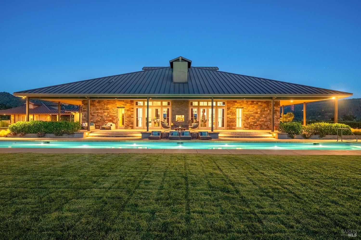 3196 Bennett Lane