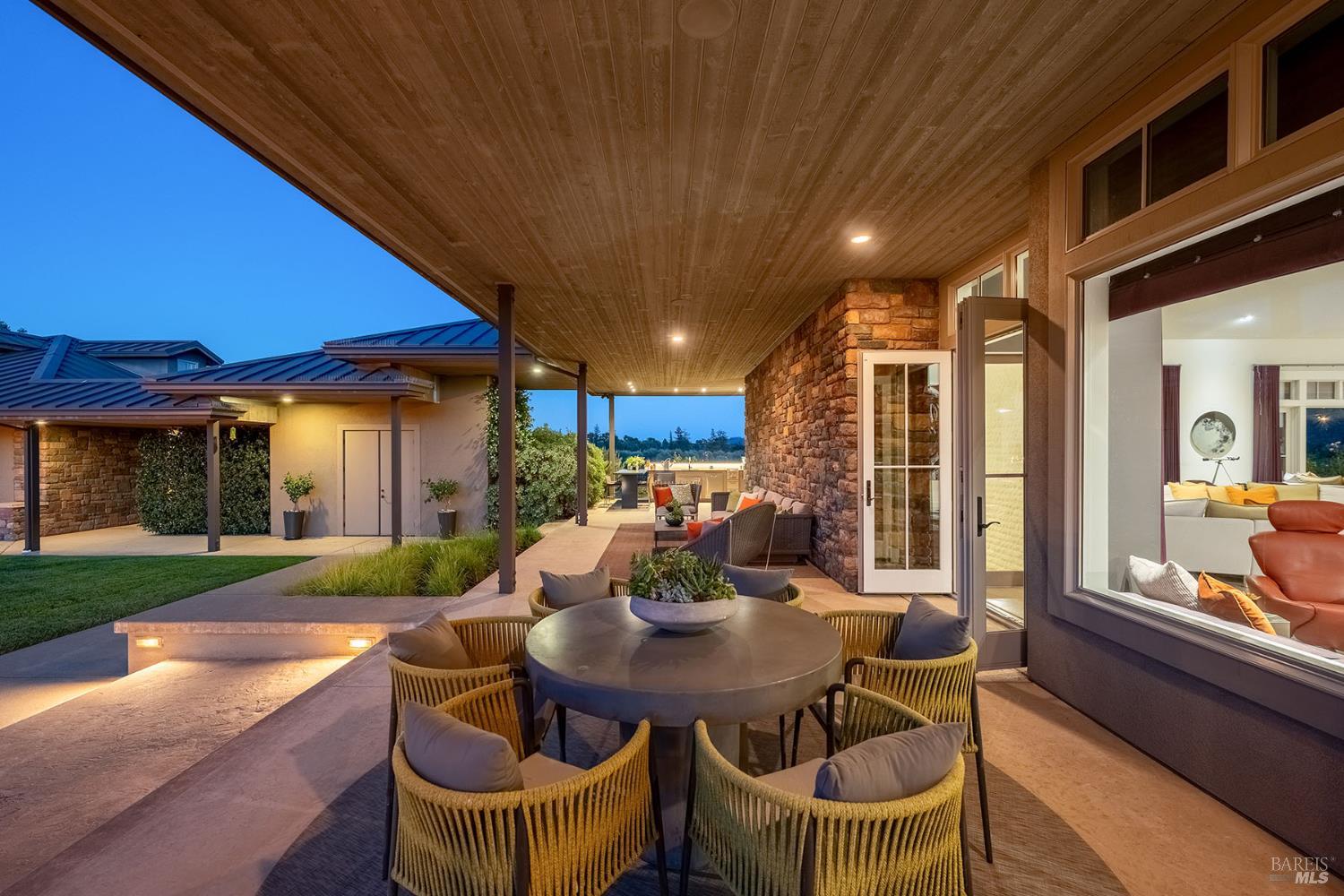 3196 Bennett Lane