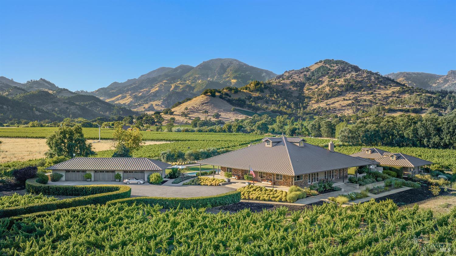 3196 Bennett Lane