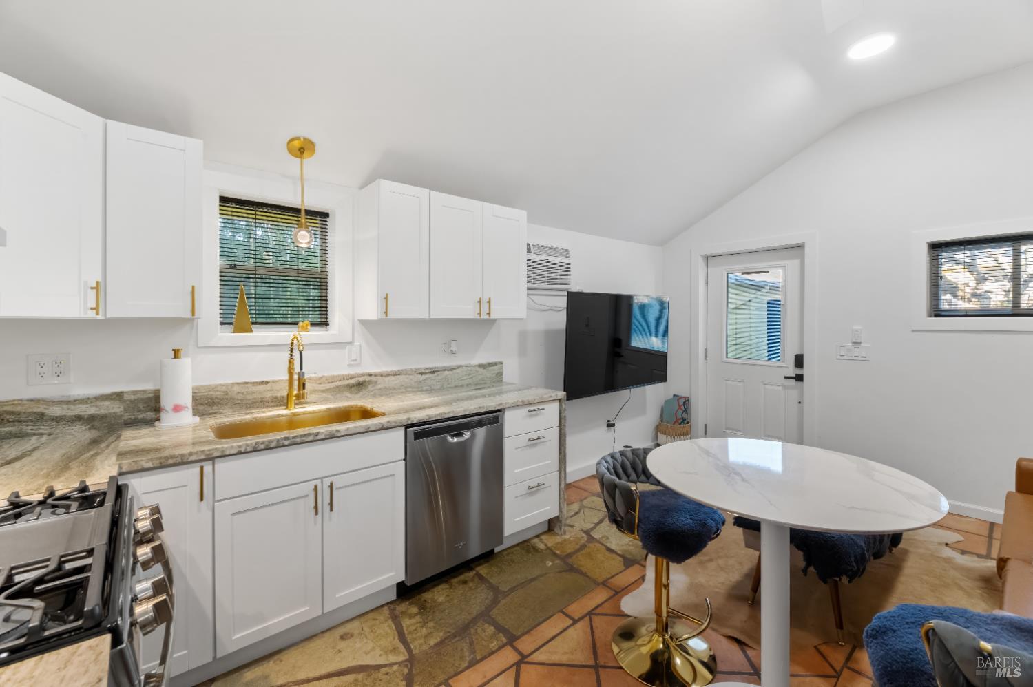 1435 2nd Street