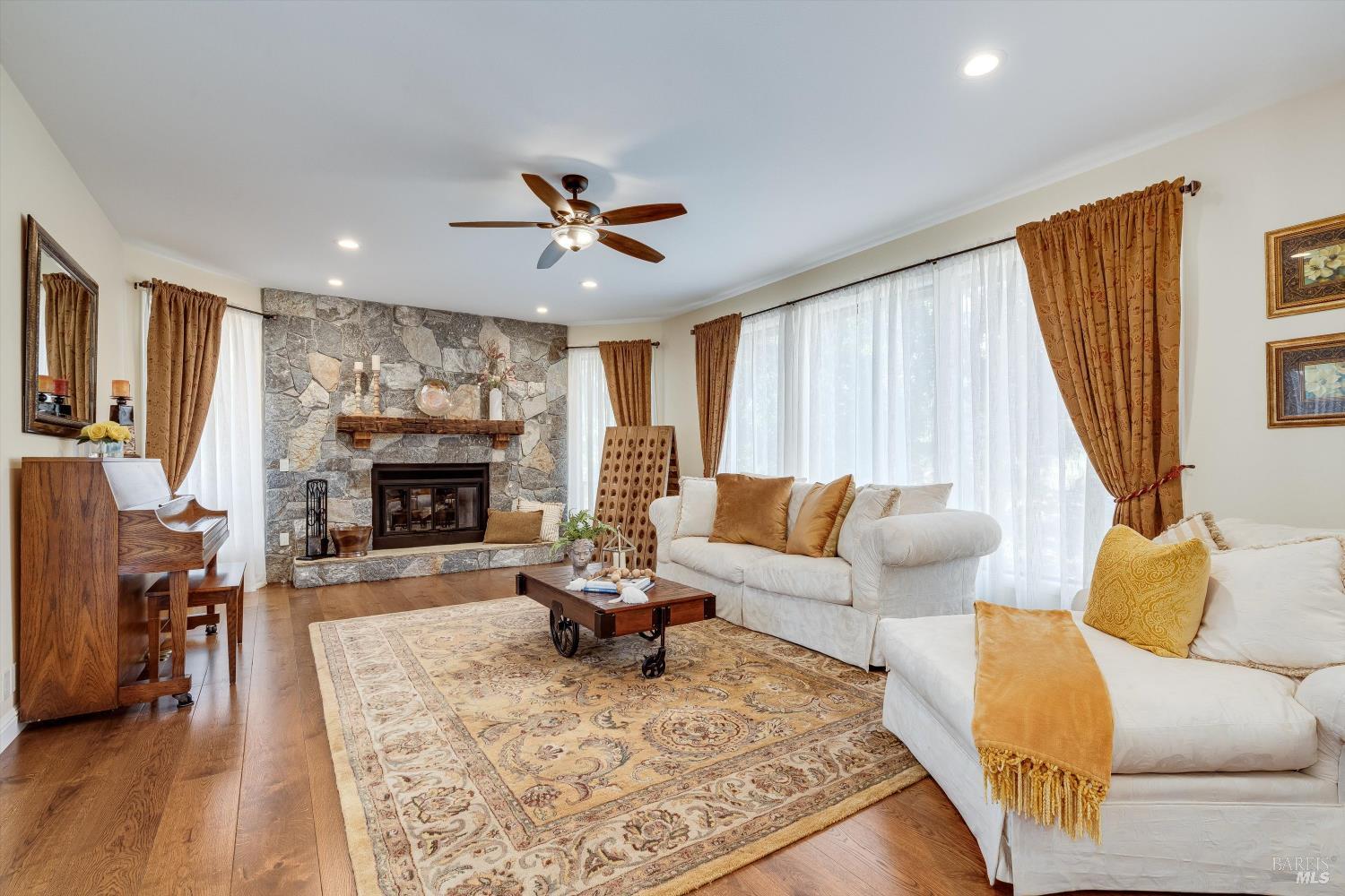10 Skycrest Way